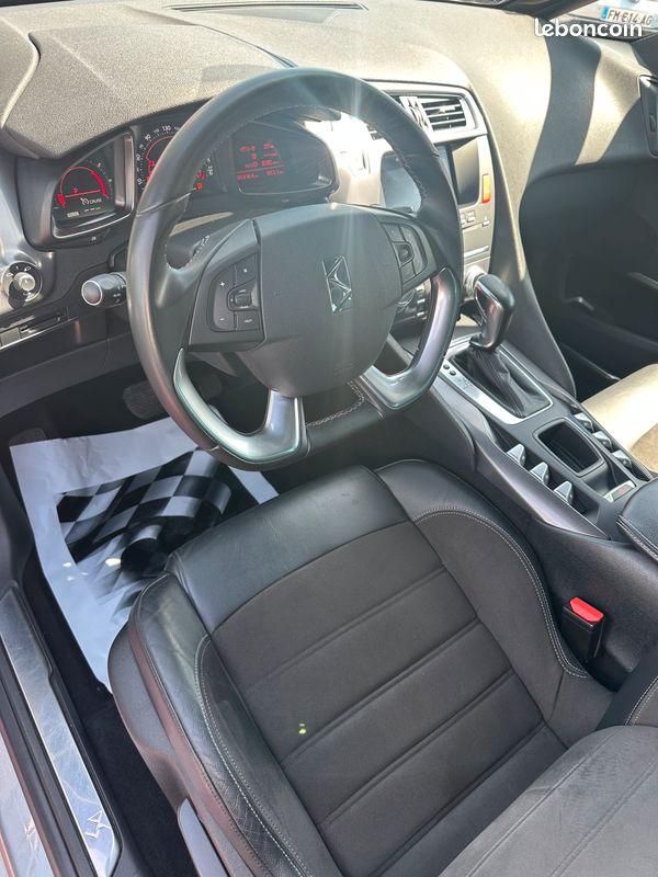 DS DS5 2.0 L Blue-HDi 180 CH "Executive" Boite automatique EAT6 (image 2)