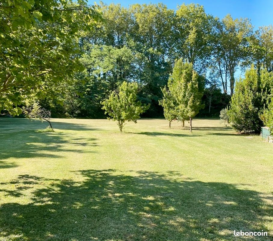 Terrain 1800 m² · à Bellegarde-du-Razès · 1 800 m² · 65 000 €