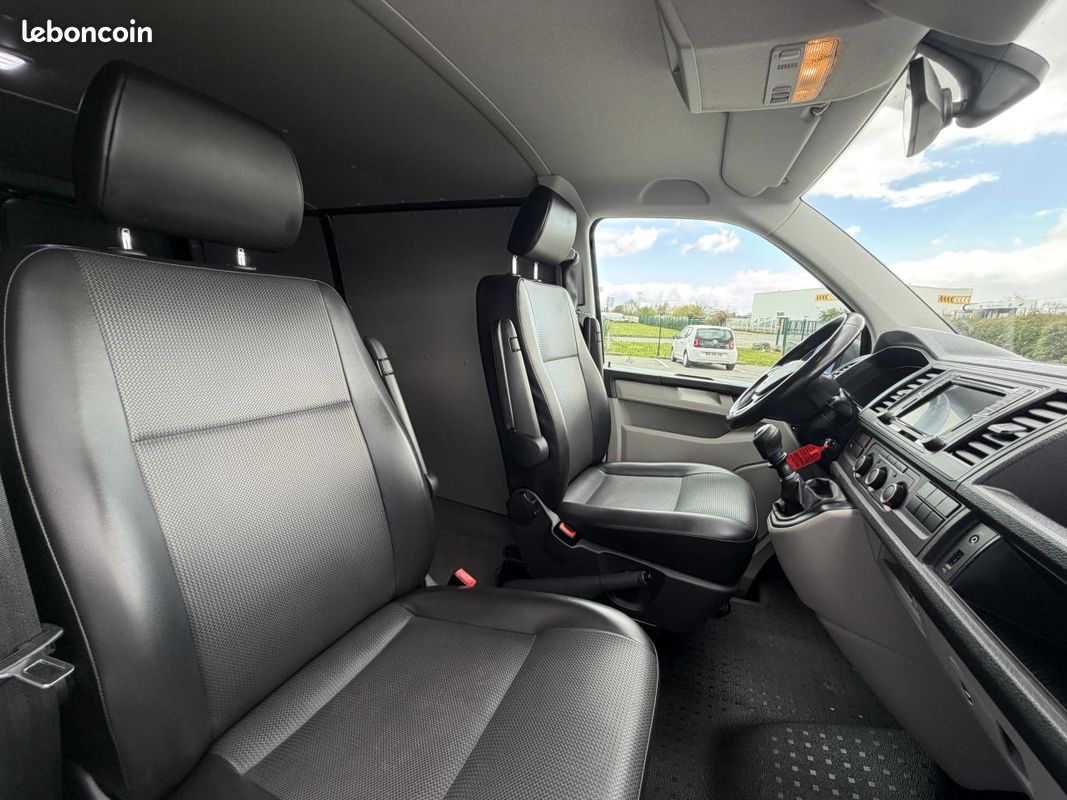 VOLKSWAGEN TRANSPORTER L1H1 2.8T 2.0 16V TDI - 102 T6 SG FOURGON TOLE Fourgon Tôlé L1H1 Business (image 9)
