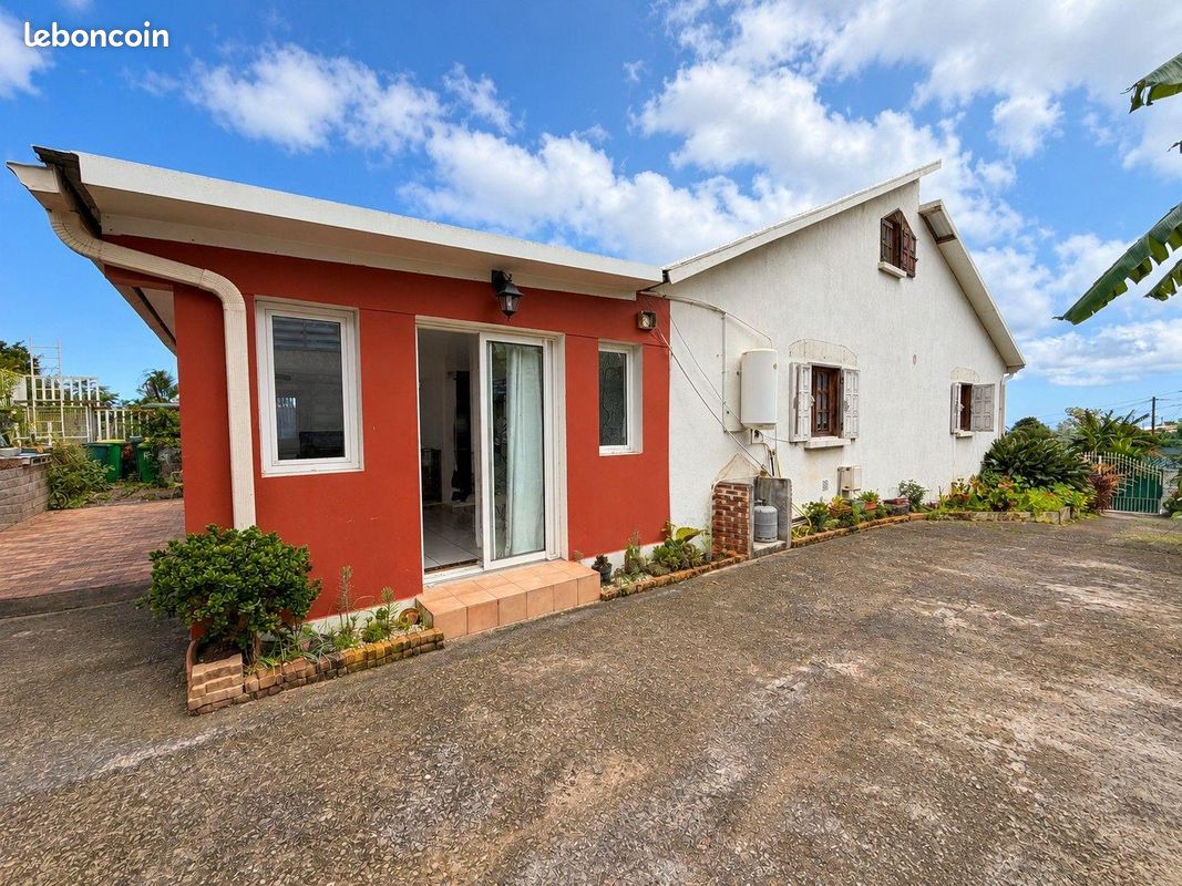 Maison 8 pièces 158 m² · aux Trois-Bassins · 158 m² · 410 000 €