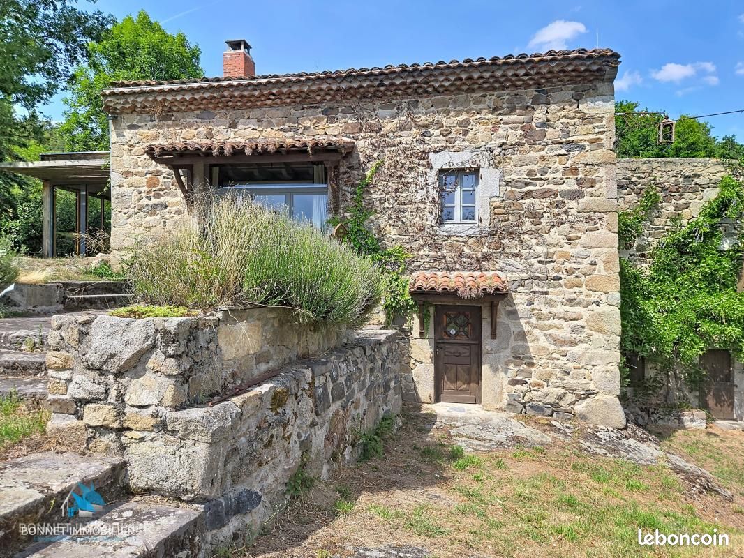 Maison 9 pièces 290 m² · à Isserteaux · 290 m² · 385 000 €