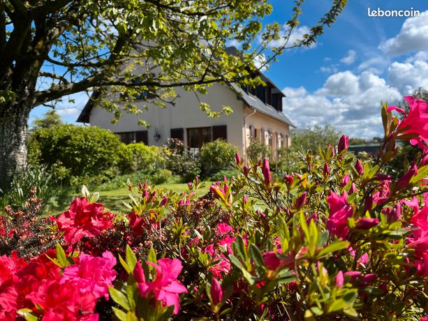 Charmante maison familiale > 156m², en plein bourg de Fontaine la Mallet, 5 chambres, très bon indice énergétique, spacieuse et lumineuse, avec le confort d’une vie de plain-pied, près d’Oct sur Mer