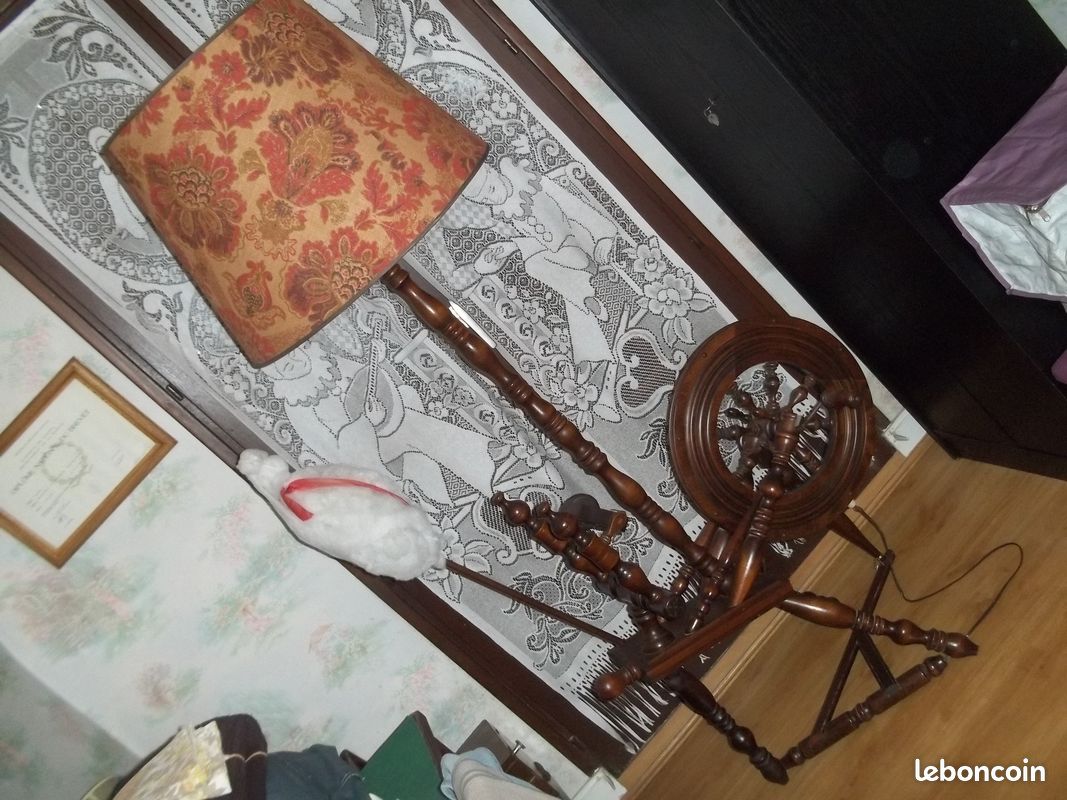 Lampadaire sur pied - forme rouet (image 1)