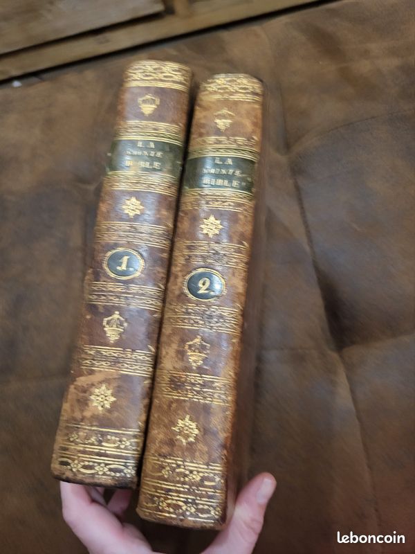 Superbe édition 2 tomes « La Sainte Bible » M. Le Maistre de Saci ornée de 300 figures gravées d’après les dessins de M. Marillier (Paris – Defer de Maisonneuve – de l’imprimerie de Monsieur – 1789) (image 1)