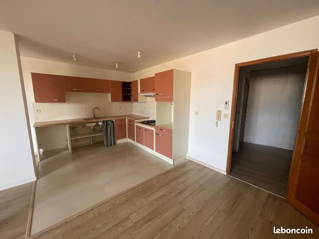 Appartement 4 pièces 122 m² · à Saint-Quentin · 122 m² · 760 €