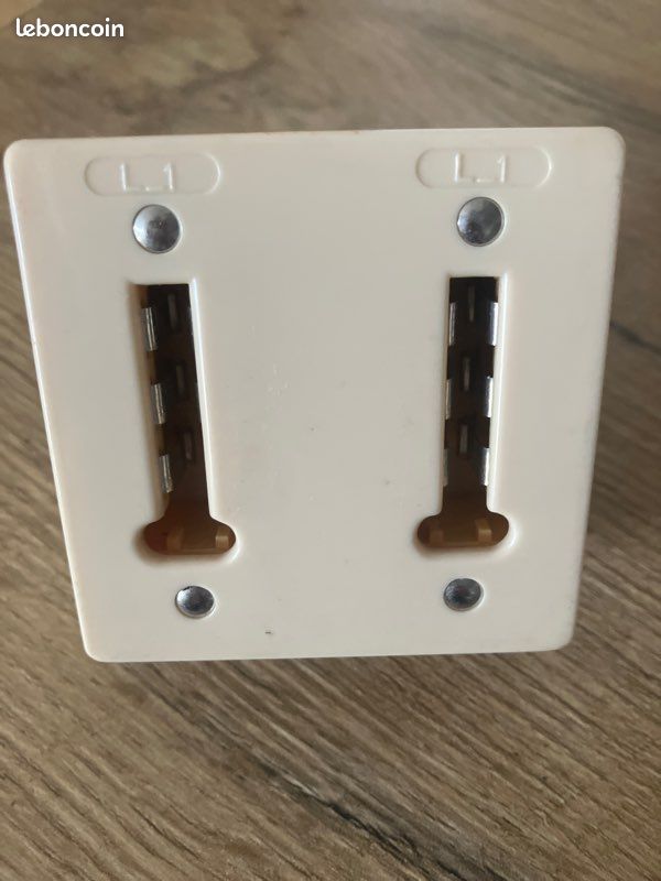Prise multiple téléphonique (image 1)