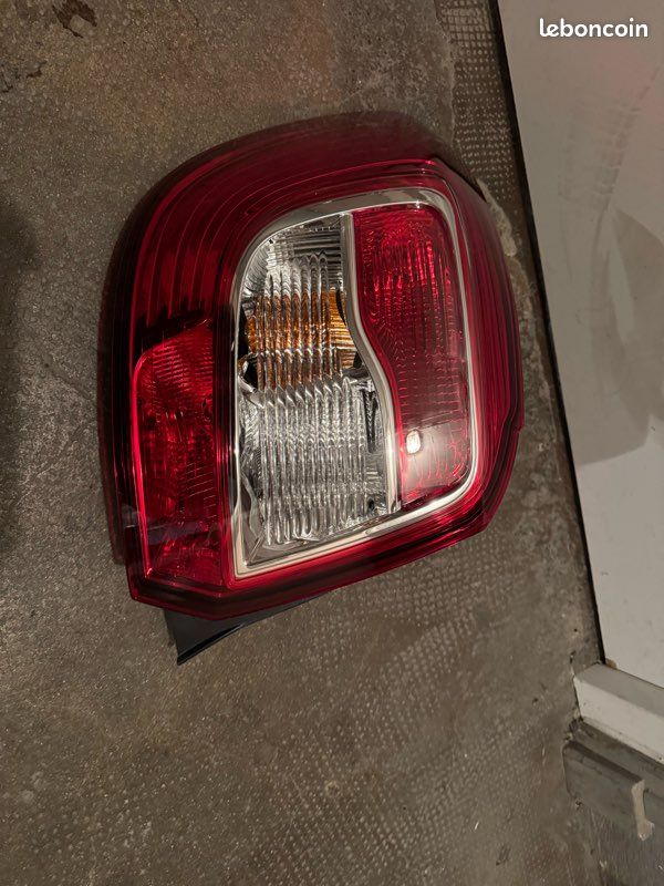 Feu Arrière Gauche Pour DACIA SANDERO II - Marque TYC, Compatible