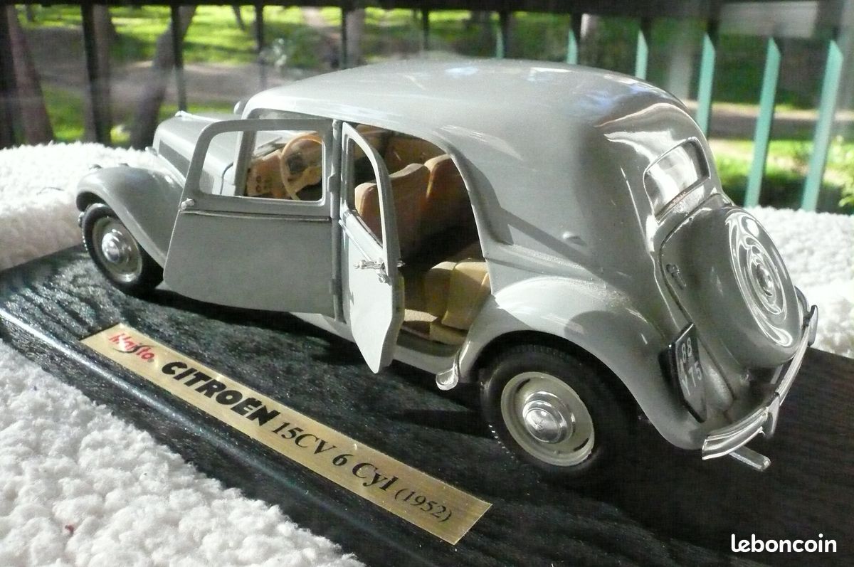 Modèle réduit Maisto 1 :18 Citroen 15 CV 6 cyl ( 1952) (image 2)