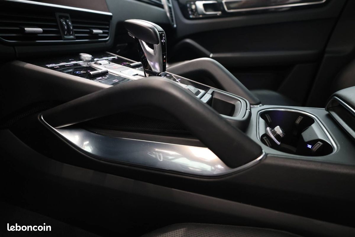 PORSCHE Cayenne Coupe E-Hybrid 4.0 V8 680 ch Tiptronic BVA Turbo S (image 18)