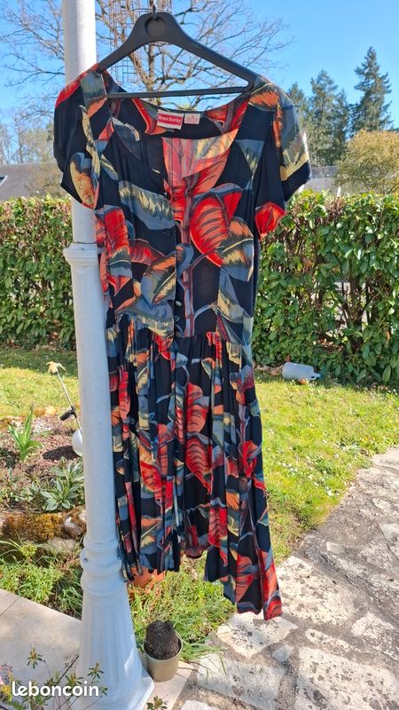 Robe Derhy Taille M - Noir, 100% Polyester, Occasion Très Bon état