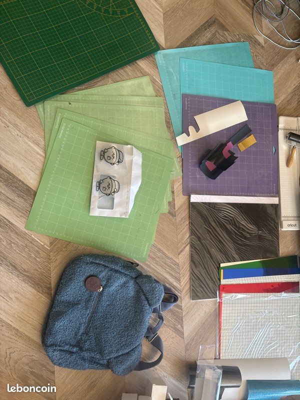 Lot CRICUT MAKER 3 si achat du lot, je vous offre la Mini presse ainsi que son tapis (image 3)