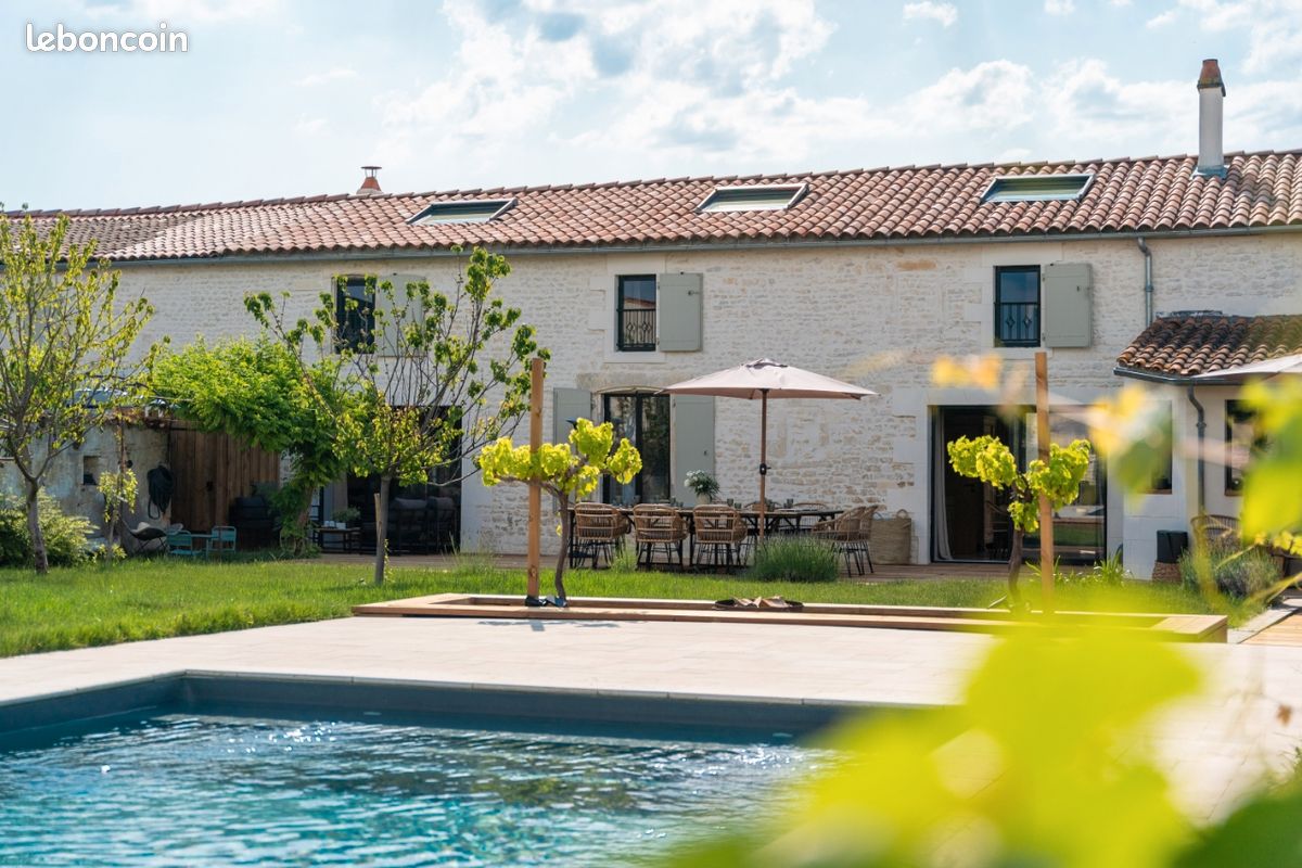 Maison 10 pièces 220 m² · à Thairé · 220 m² · 1 149 000 €