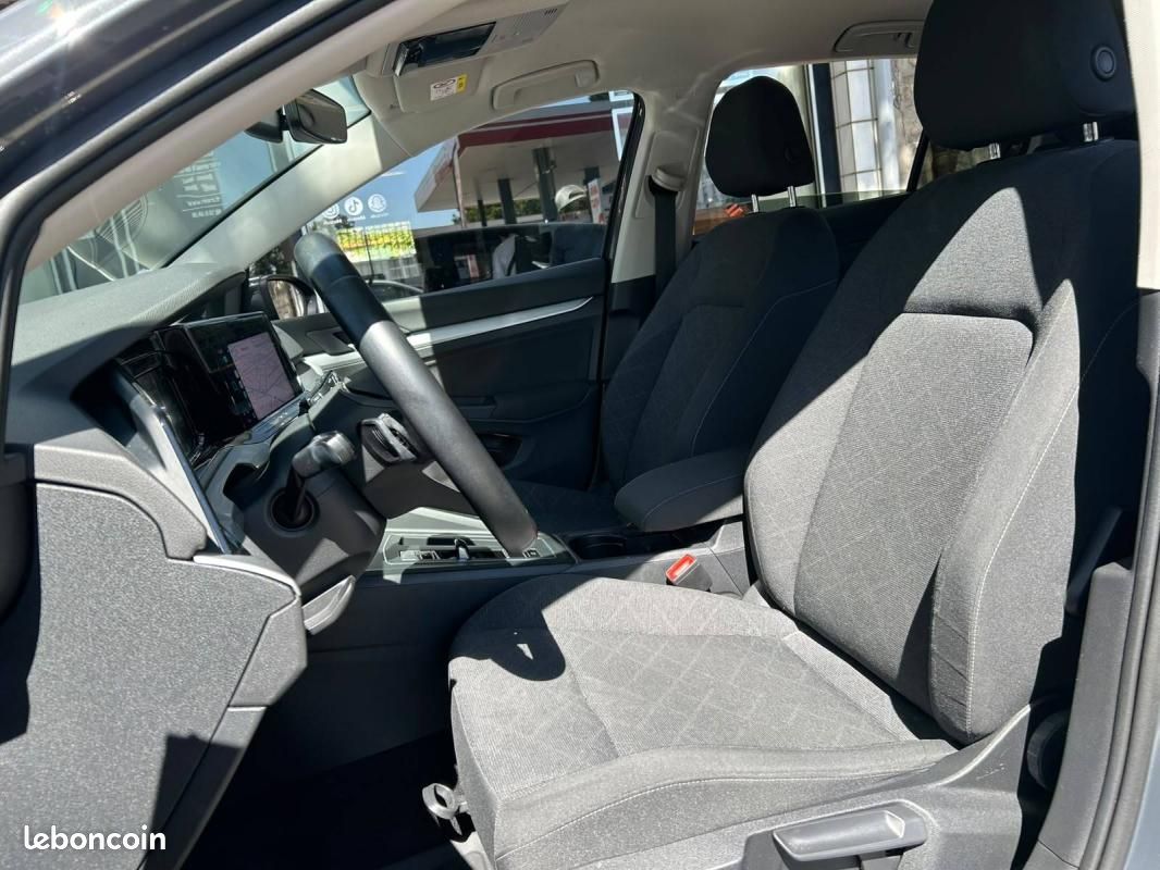 Volkswagen Golf VIII 2.0 TDi DSG7 150 cv (image 8)