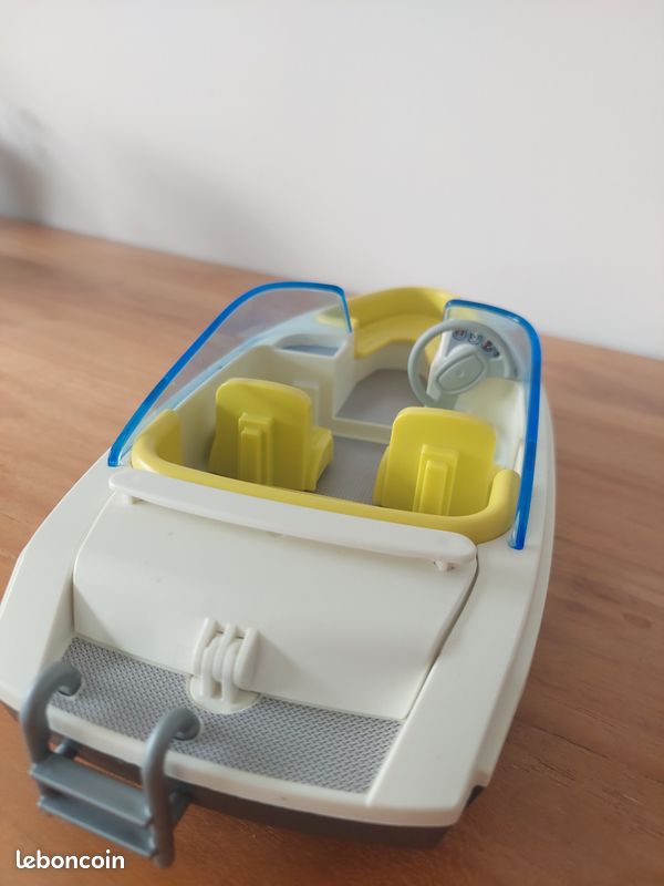 Vedette familiale bateau playmobil et ses personnages (image 3)