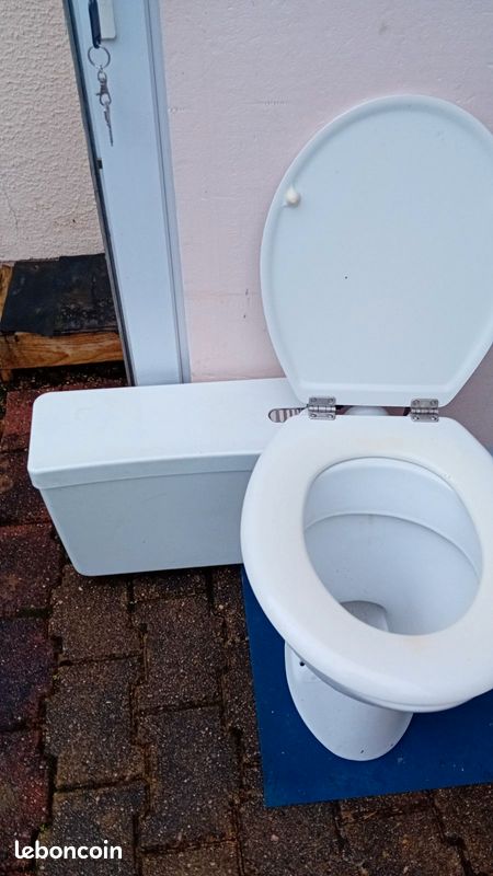 Toilettes WC avec réservoir geberit (image 4)