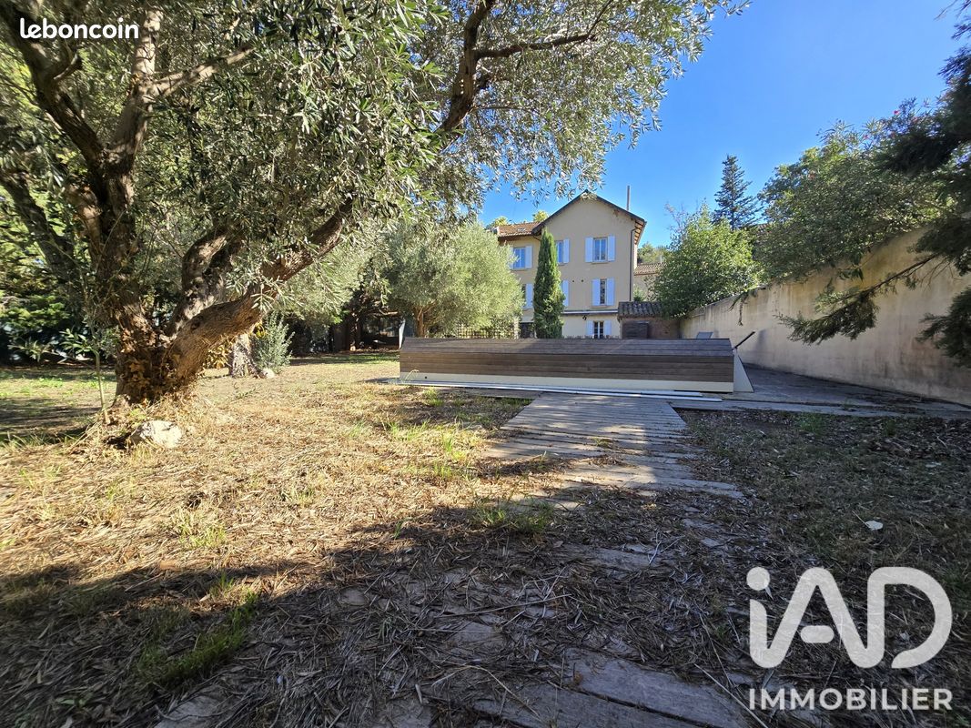 Maison 9 pièces 340 m² · à Villeneuve-les-Corbières · 340 m² · 417 000 €