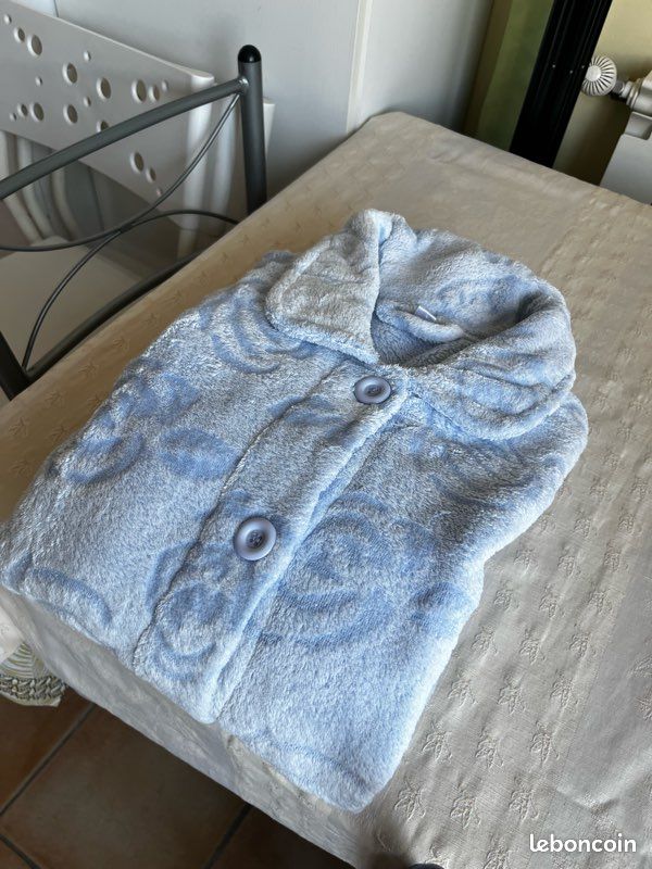 Robe de chambre bleue taille s mais correspond à un 38/40 à (image 4)