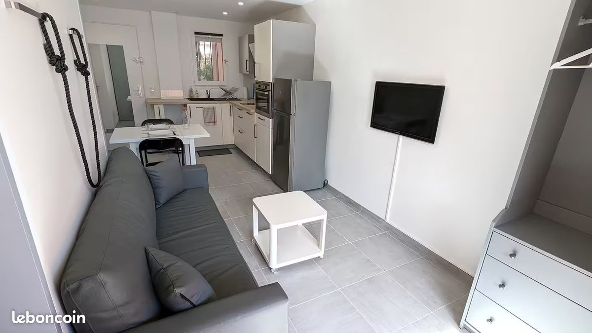 Superbe Studio à 50 m de la plage de Bormes la Faviere (image 7)