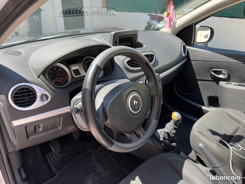 Clio 3 tomtom phase 2 2011 (image 3)