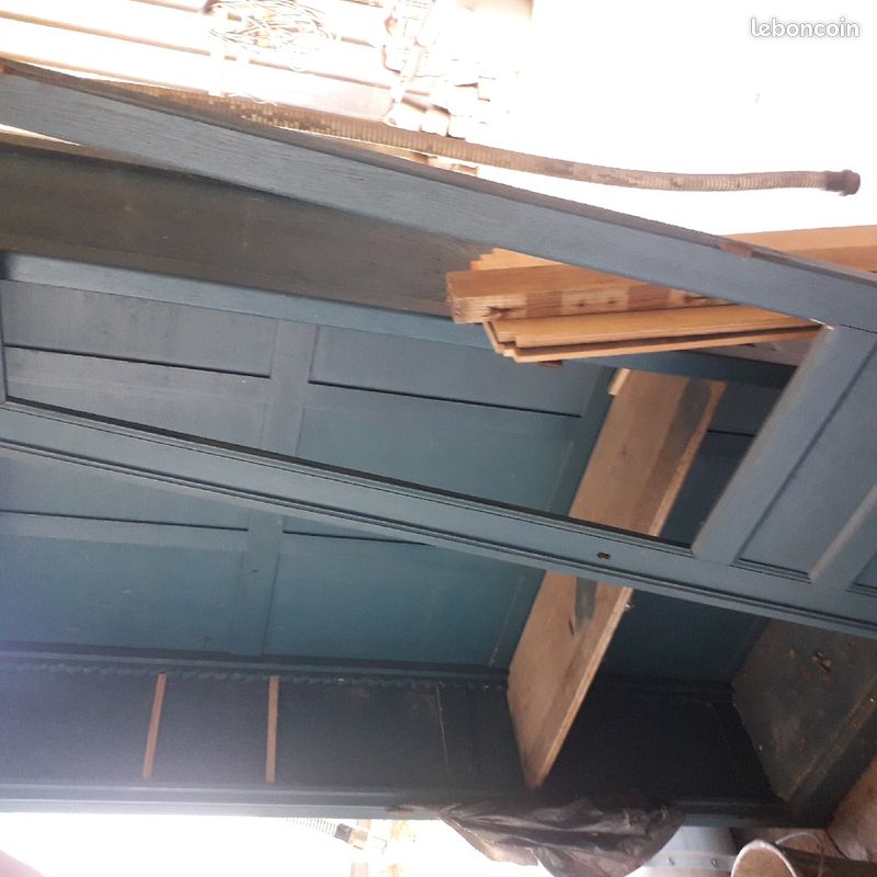 Armoire et chaises (image 2)