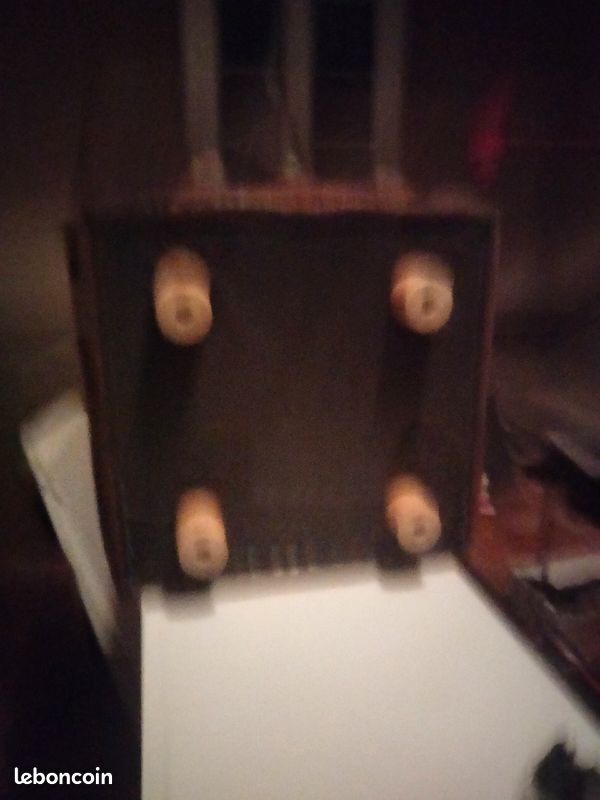 Fauteuil et pouf (image 3)