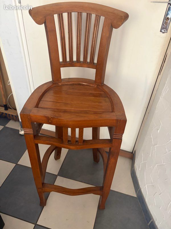 Tabouret en bois (image 1)