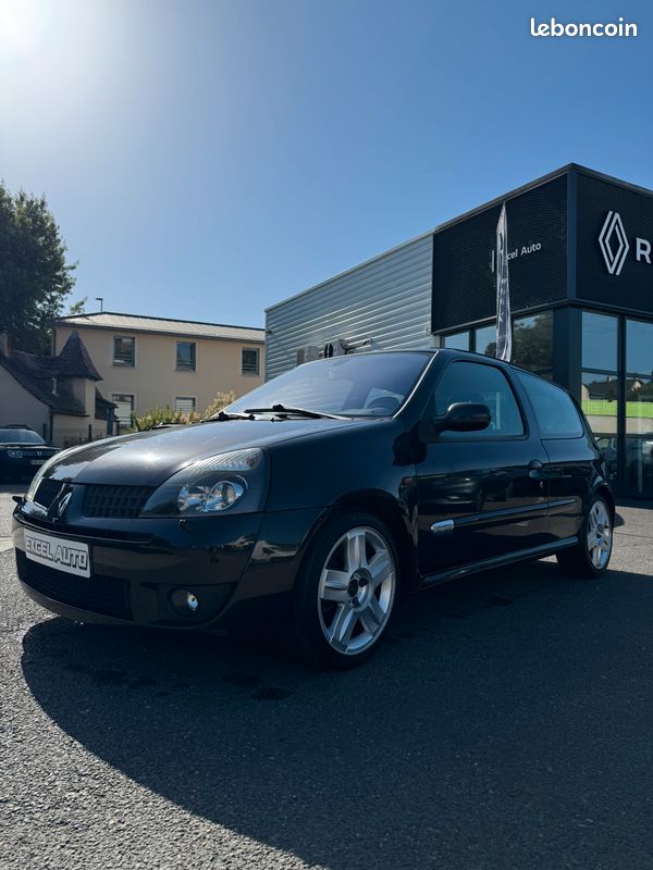 Renault clio ii rs 172 ph2 - siege chauffant - clim auto - origine suisse - depot vente (image 1)