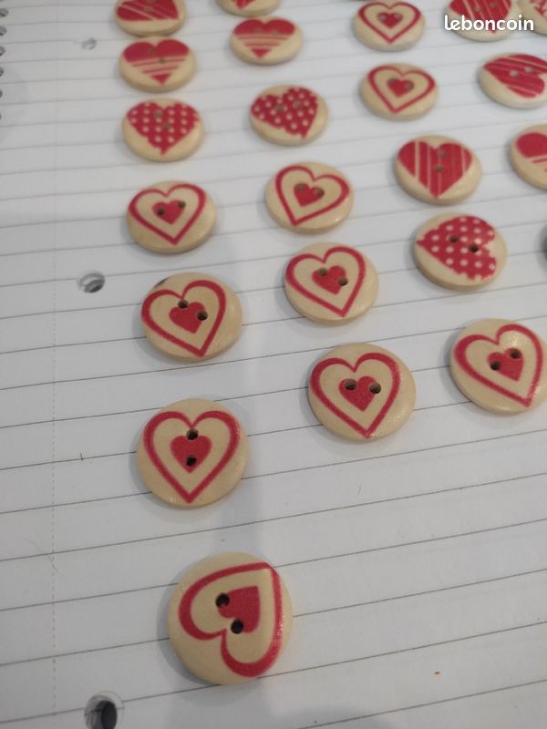 Lot de 49 boutons ronds motif coeur (image 5)
