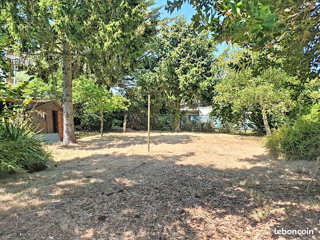 Terrain 500 m² · à Avrillé · 500 m² · 238 500 €