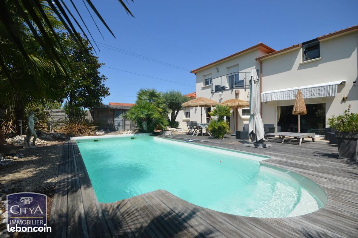 Maison 9 pièces 230 m² · à Cholet · 230 m² · 478 000 €