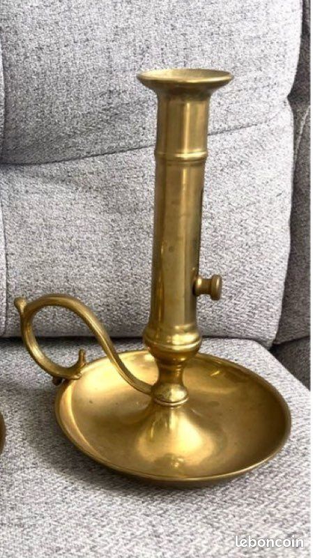 Bougeoir à poussoir en laiton (image 1)