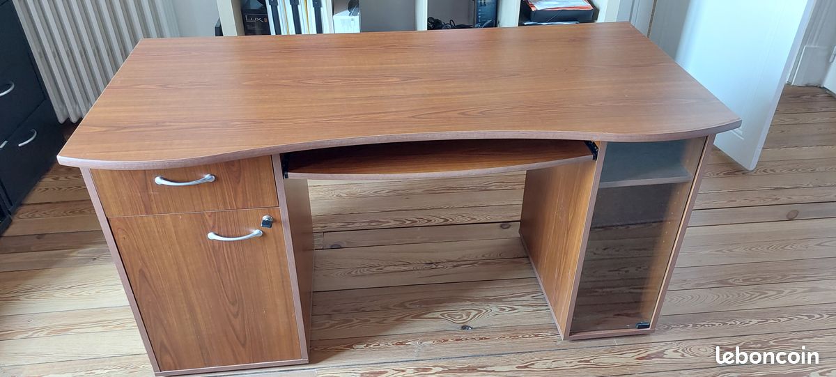 Bureau (image 1)