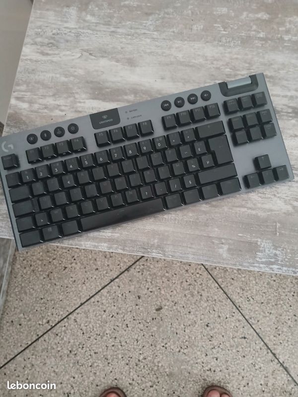 Logitech G915 TKL LIGHTSPEED Sans Fil – GL Tactile – Très bon état (image 2)