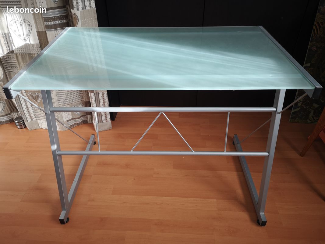 Bureau (image 1)