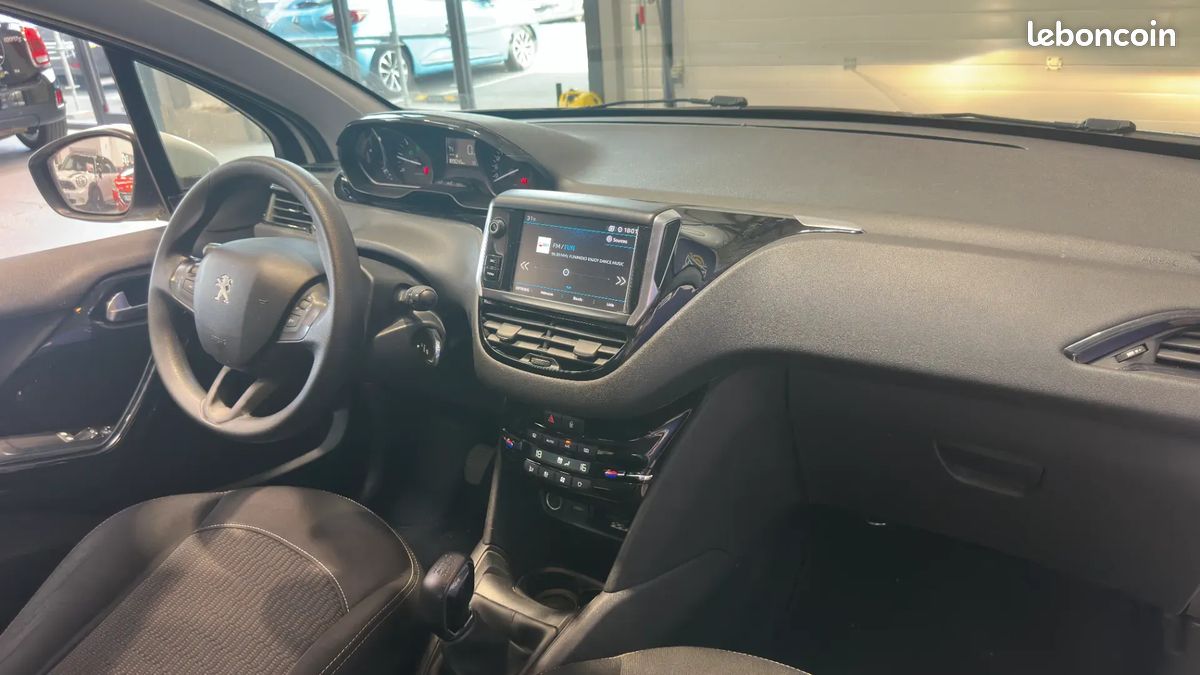 Peugeot 208 1.6 HDi 75ch Active - Carplay - Régulateur de vitesse - Idéal jeune permis (image 18)