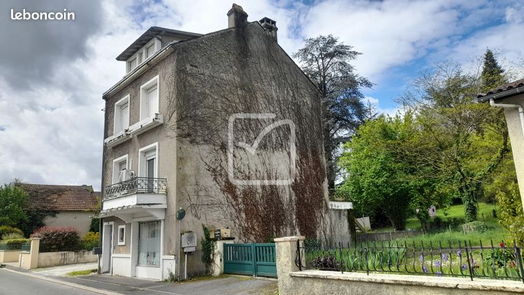 https://img.leboncoin.fr/api/v1/lbcpb1/images/bd/90/fa/bd90fa0c5364eaa7063ac45372f8ad92de7aef0f.jpg?rule=ad-image