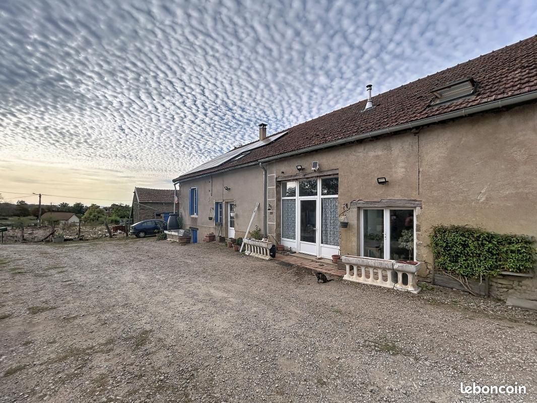 Maison 7 pièces 266 m² · à Viévy · 266 m² · 170 000 €