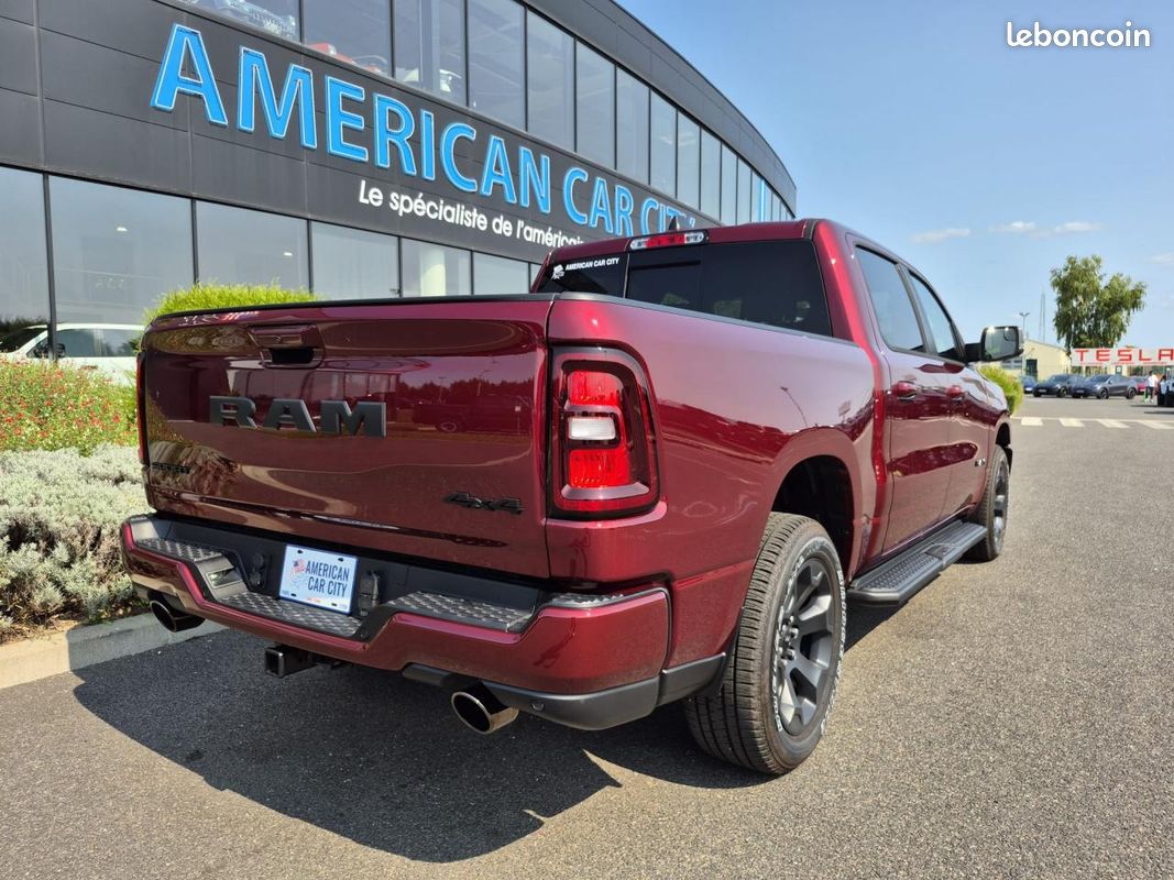 Dodge ram 1500 crew cab sport black package 2025 (image 7)