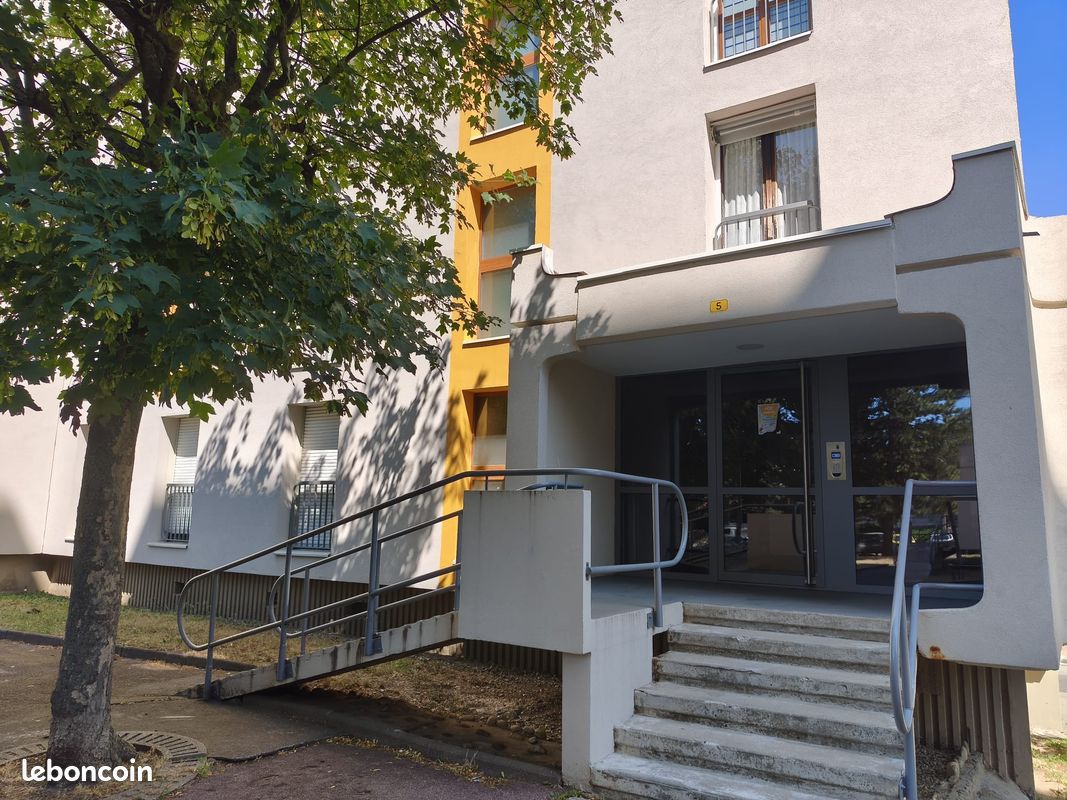 Appartement 3 pièces 22 m² · à Saint-Étienne · 22 m² · 550 €
