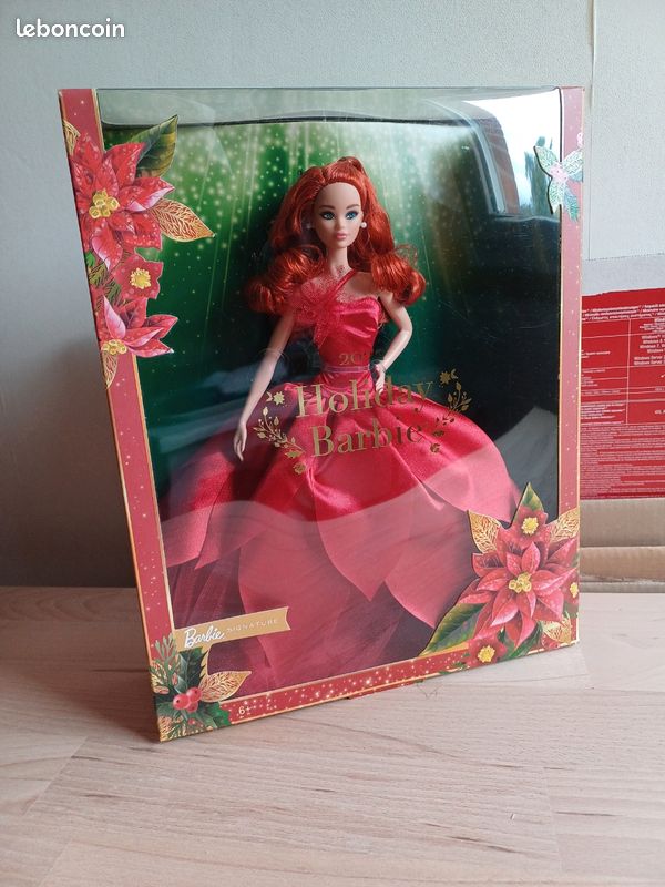 Poupée Barbie Holiday Noël 2022 Mattel NRFB - Robe Rouge, Neuve Jamais Ouverte - Collection Limitée