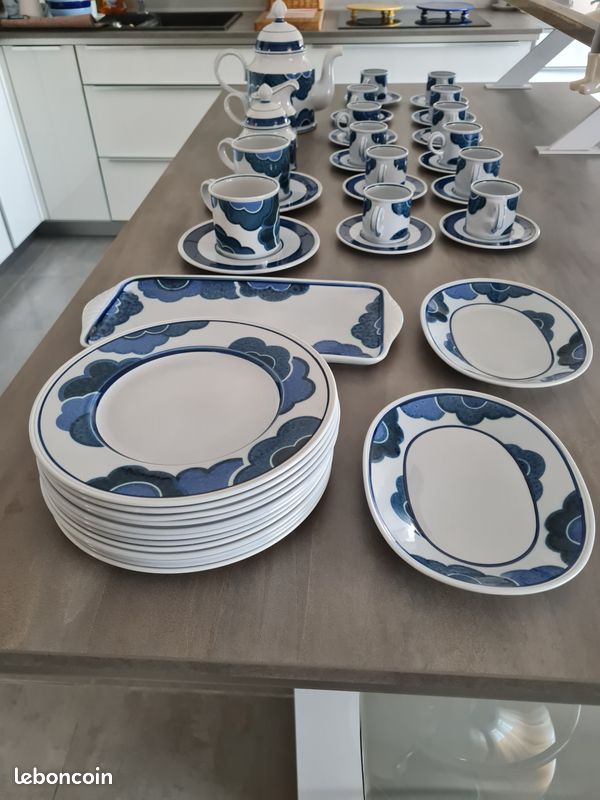 Service De Vaisselle Complet Villeroy & Boch - Motif Blue Cloud Des Années 1970 - Porcelaine Blanche Et Bleue