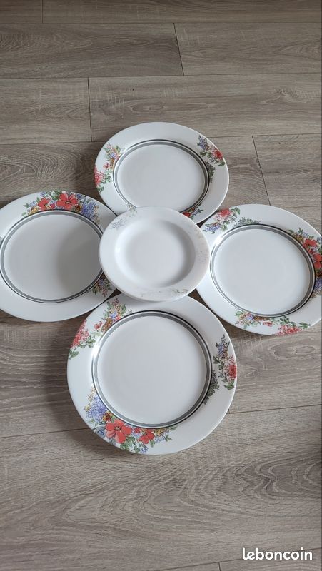 Lot Assiettes (image 1)