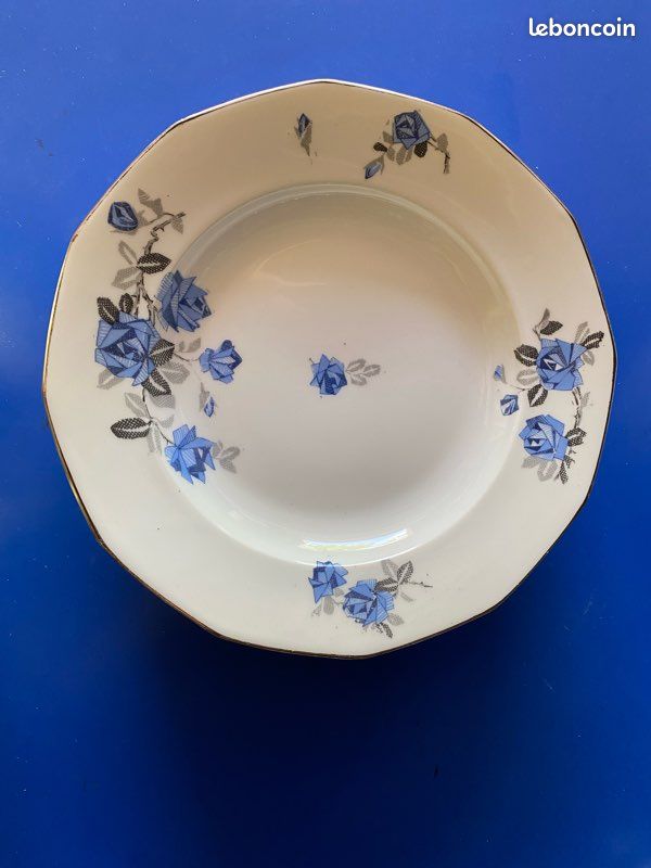 Lot de vaisselle ancienne en porcelaine de Limoge (image 2)