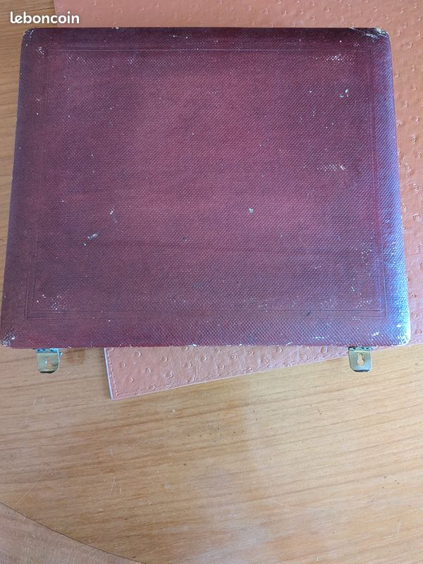 Coffret de couteaux très anciens (image 1)
