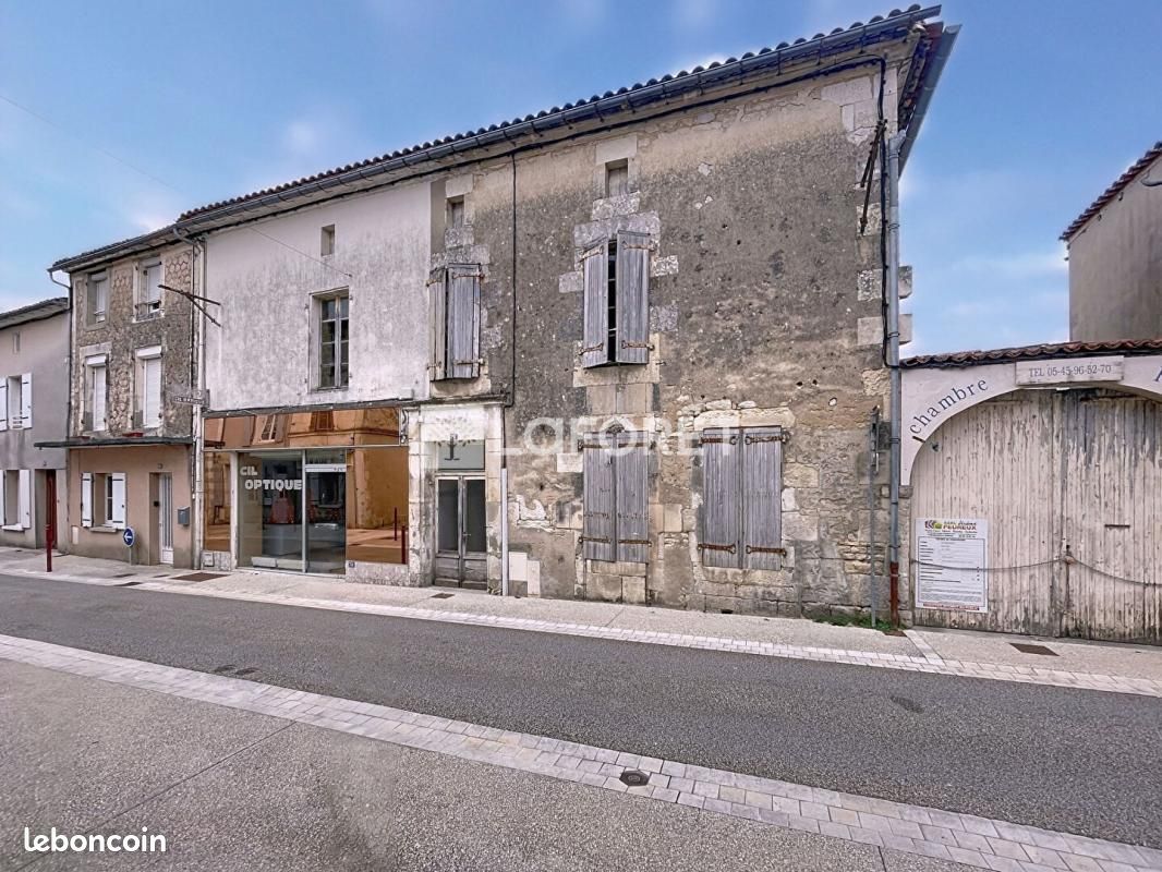 Maison 4 pièces 220 m² · à Rouillac · 220 m² · 149 900 €