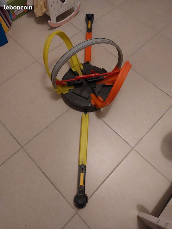 Circuit hot wheels loops (image 1)