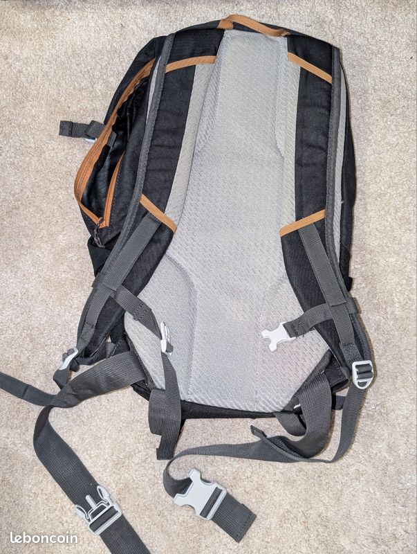 Sac à dos Quechua 30 L – Excellent état (image 3)