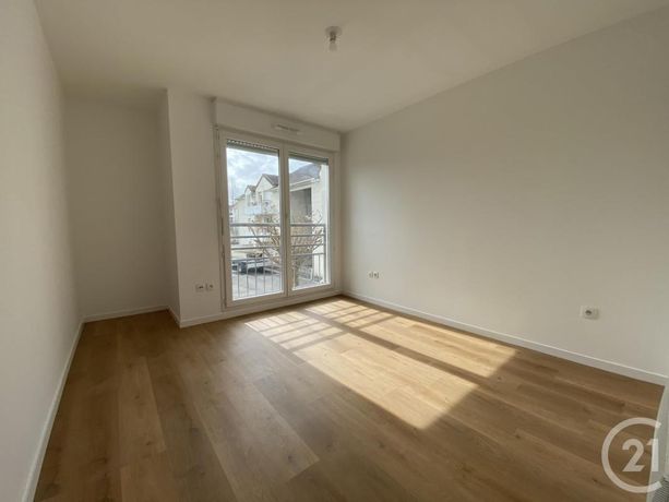 Appartement a louer persan - 4 pièce(s) - 79 m2 - Surfyn