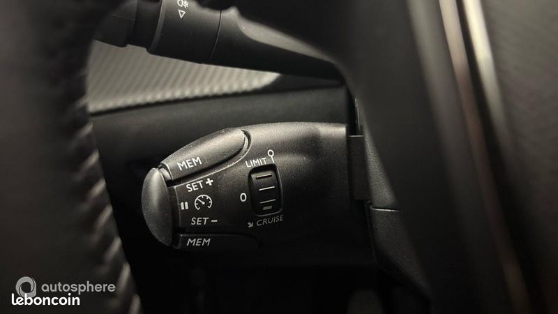 Peugeot 208 1.2 PureTech 100ch S&S Style (image 25)