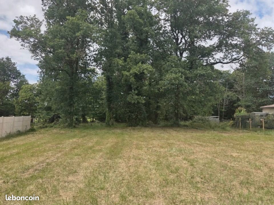 Terrain 2180 m² · à Jussas · 39 500 €